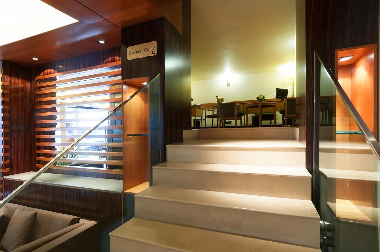 Le Commodore Hotel Beirut 5*,